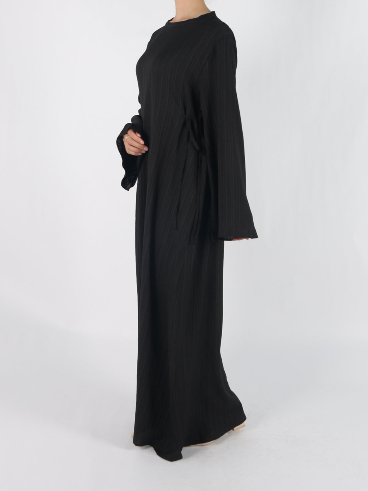 FUMIDAR Yasmin Side-Tie Abaya in Black — view 3