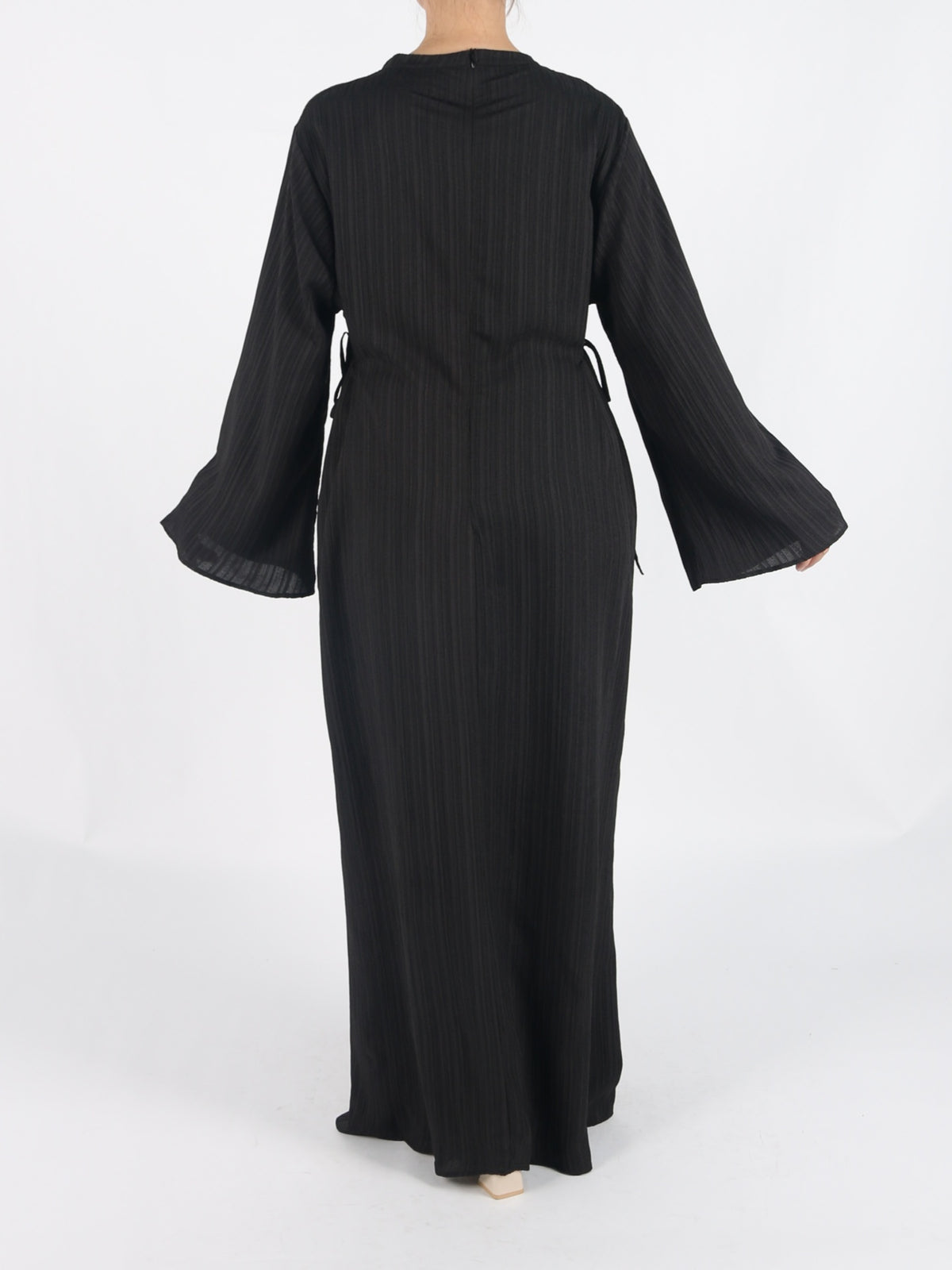 FUMIDAR Yasmin Side-Tie Abaya in Black — view 4