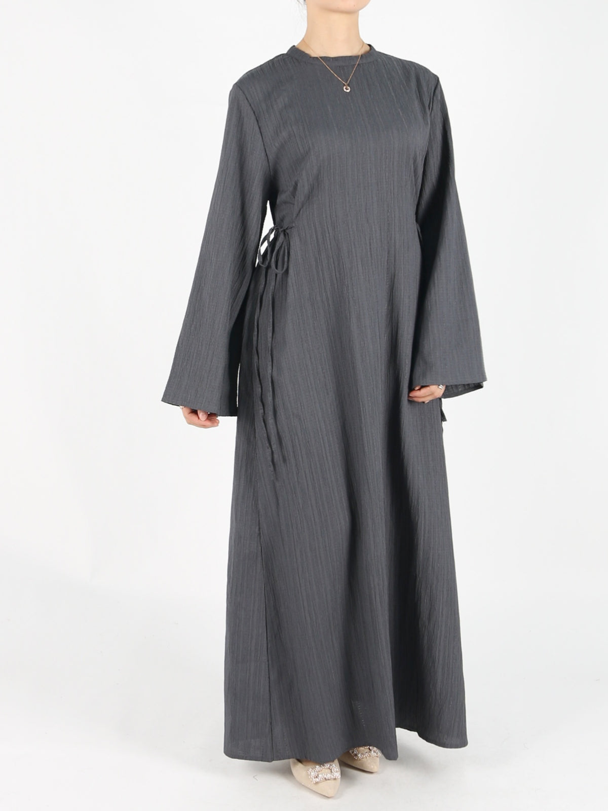 FUMIDAR Yasmin Side-Tie Abaya in Charcoal — view 2