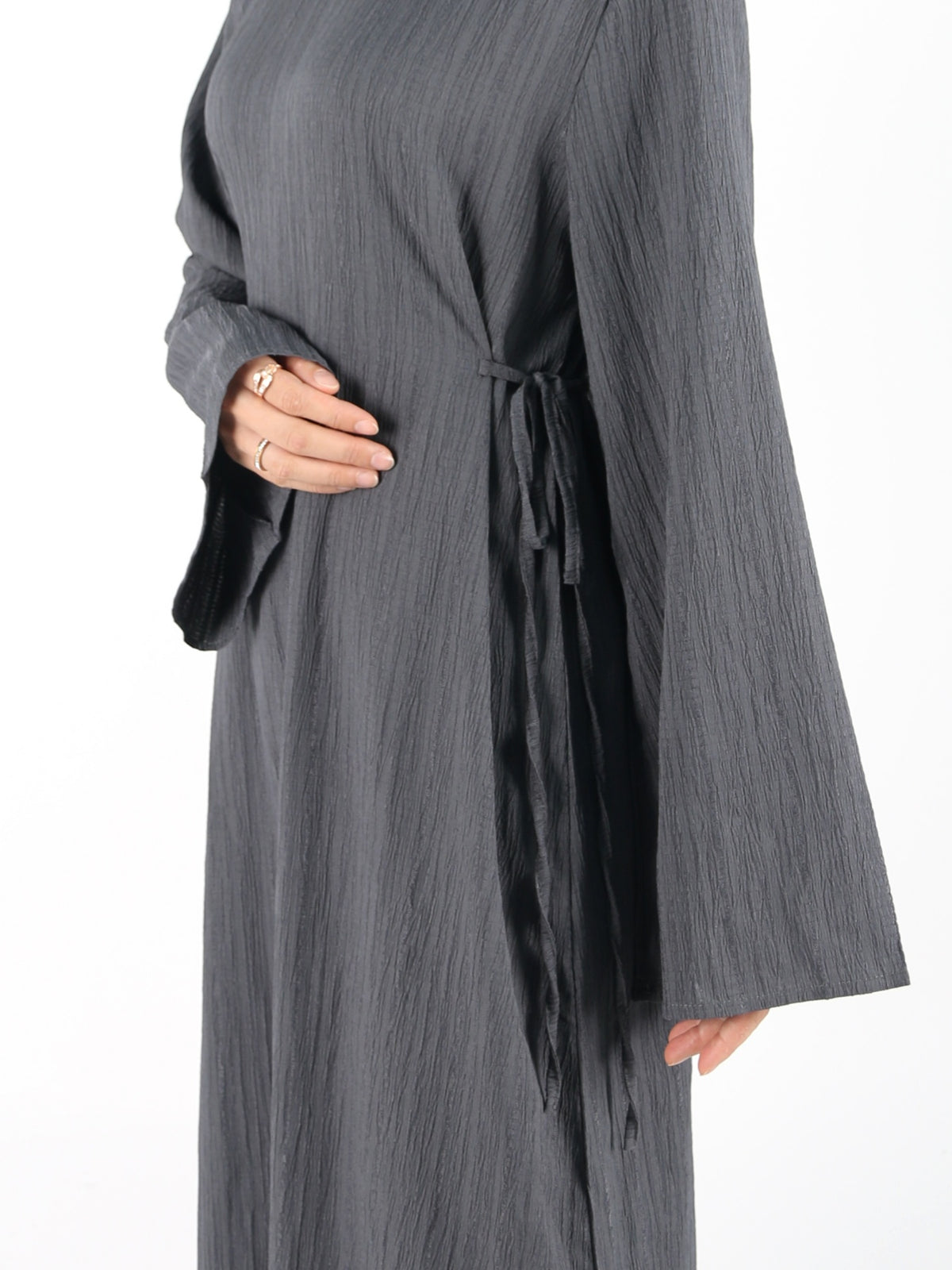 FUMIDAR Yasmin Side-Tie Abaya in Charcoal — view 7