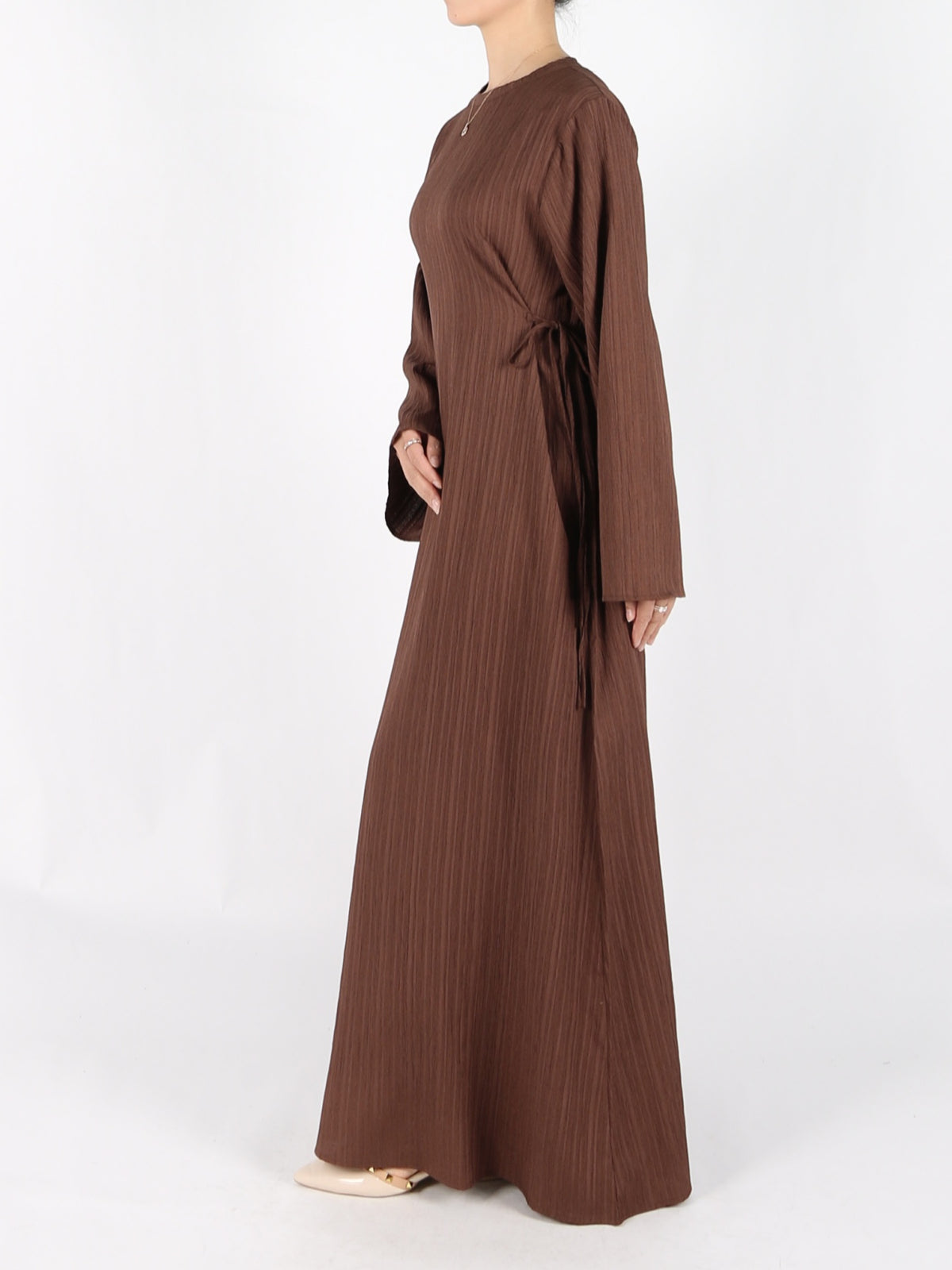 FUMIDAR Yasmin Side-Tie Abaya in Coffee Brown — view 5