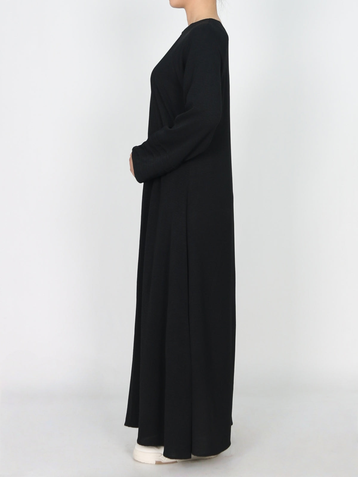 FUMIDAR Salma Pleated-Cuff Abaya in Black — view 5