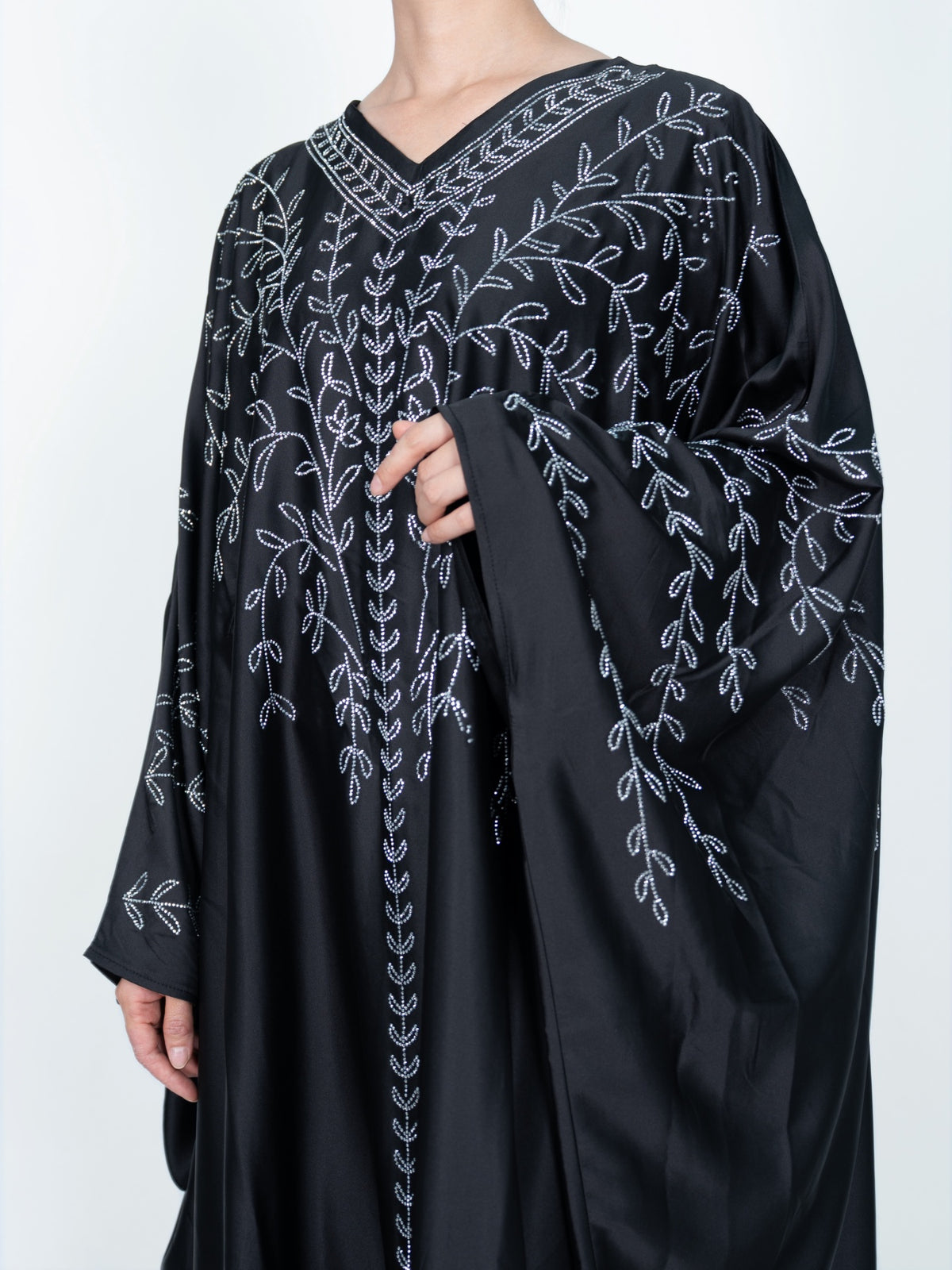FUMIDAR Soraya Vine-Detail Kaftan in Black — view 5