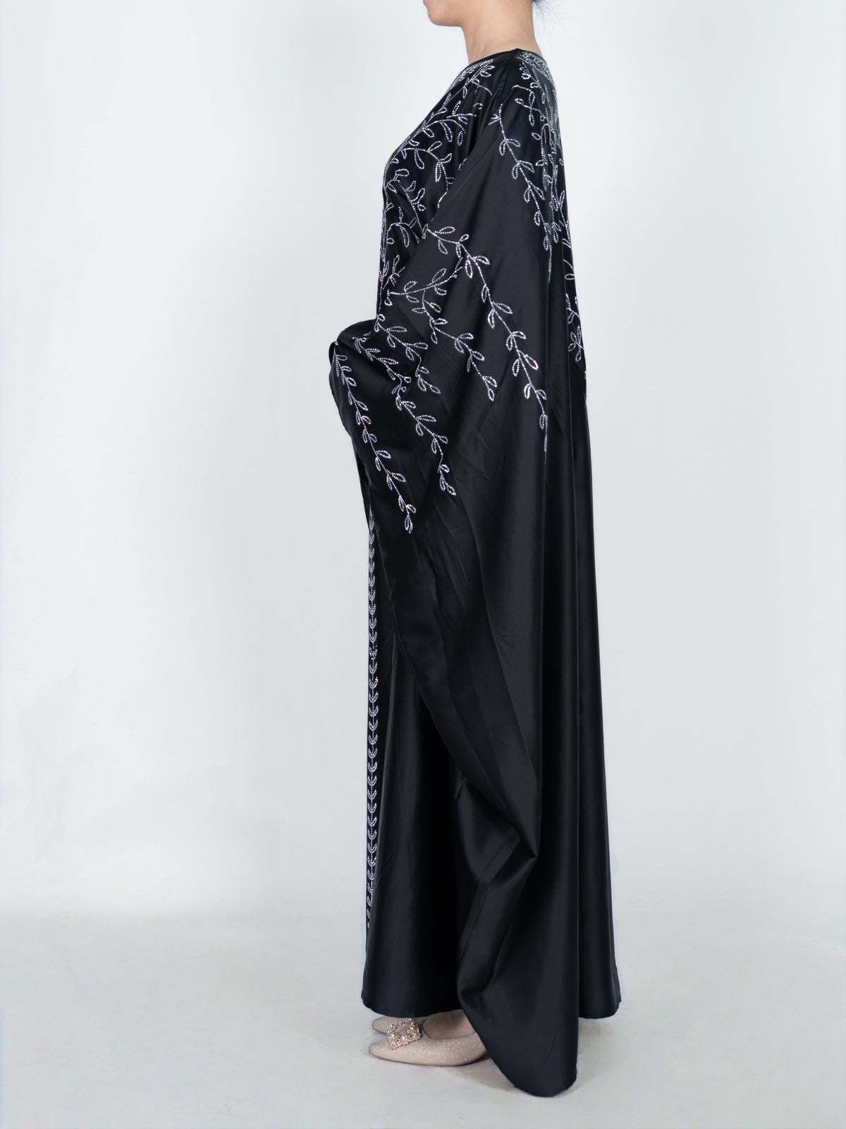 FUMIDAR Soraya Vine-Detail Kaftan in Black — view 6
