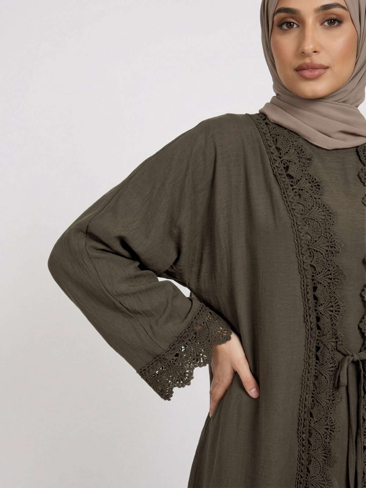 FUMIDAR Safa Lace-Trim Open Abaya Set in Brown — view 13