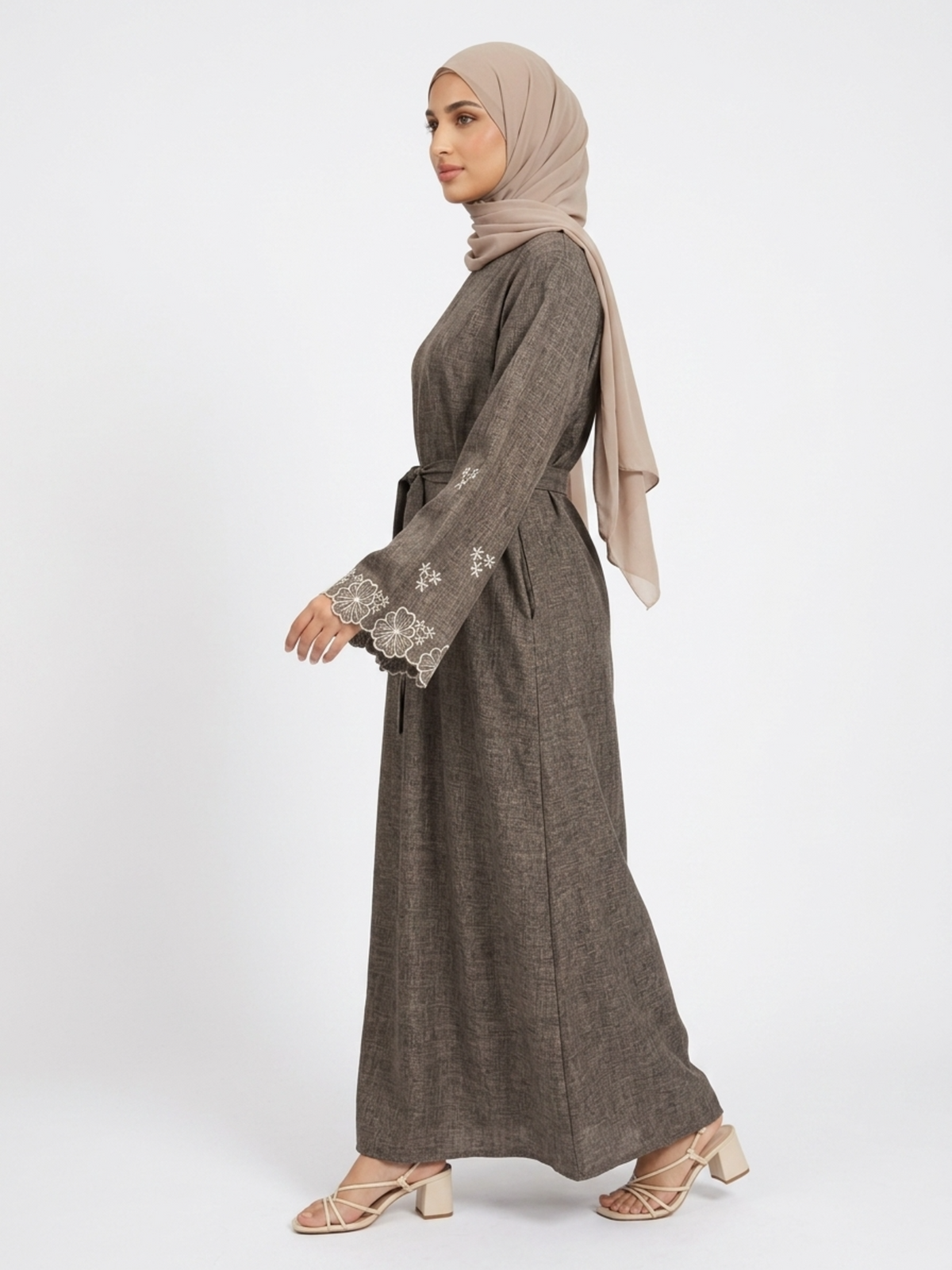 FUMIDAR Alya Embroidered-Cuff Abaya in Coffee Brown — view 4