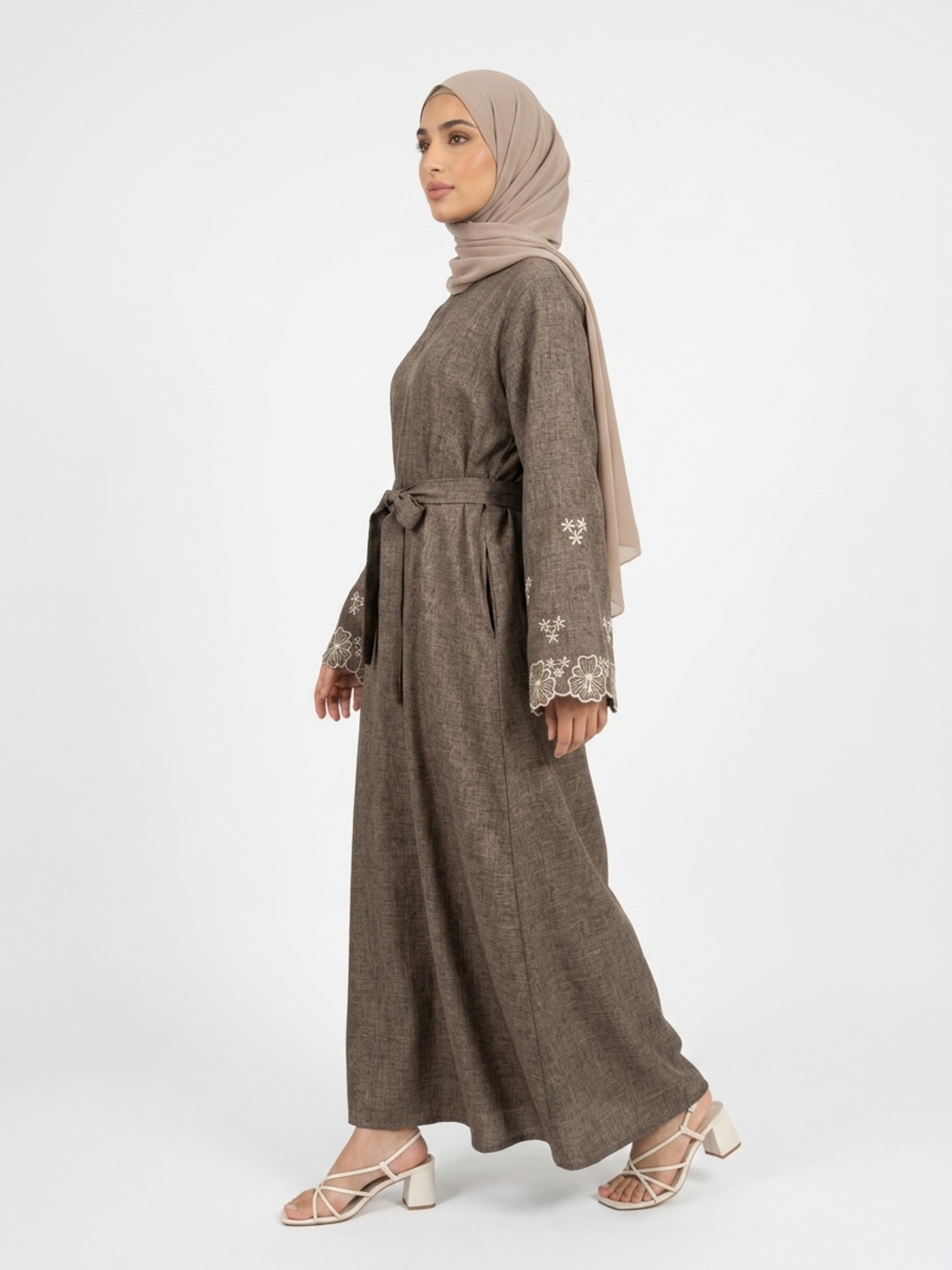 FUMIDAR Alya Embroidered-Cuff Abaya in Coffee Brown — view 9